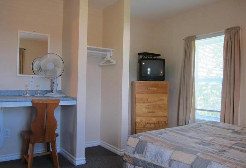 הוסטל The Island Inn