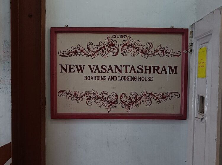 Hostel Vasantashram Csmt Mumbai, Free Wifi With 1940s Retro Vibe