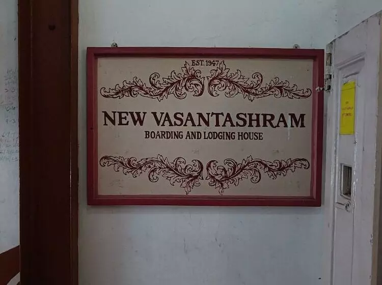 Hostel Vasantashram Csmt Mumbai, Free Wifi With 1940s Retro Vibe