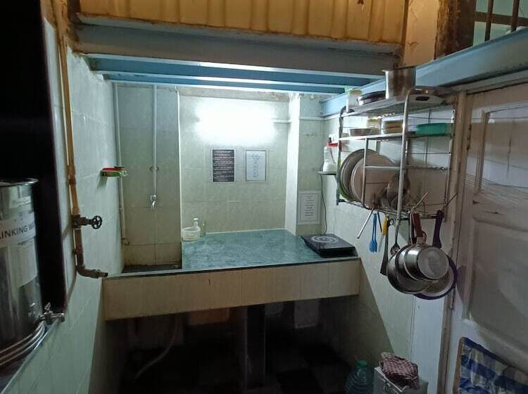 Hostel Vasantashram Csmt Mumbai, Free Wifi With 1940s Retro Vibe