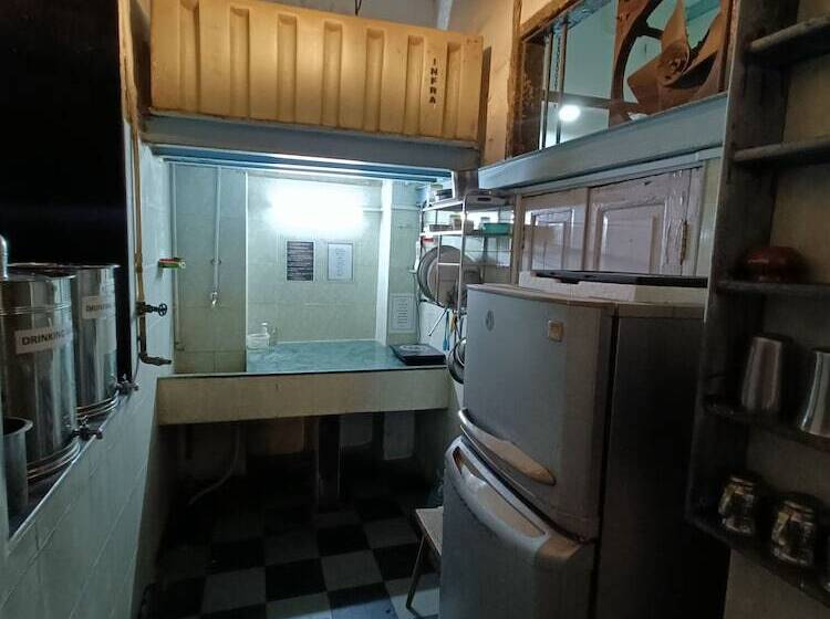 Hostel Vasantashram Csmt Mumbai, Free Wifi With 1940s Retro Vibe