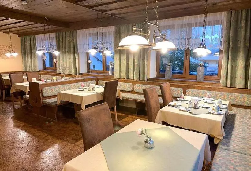 ペンション Alte Schmiede