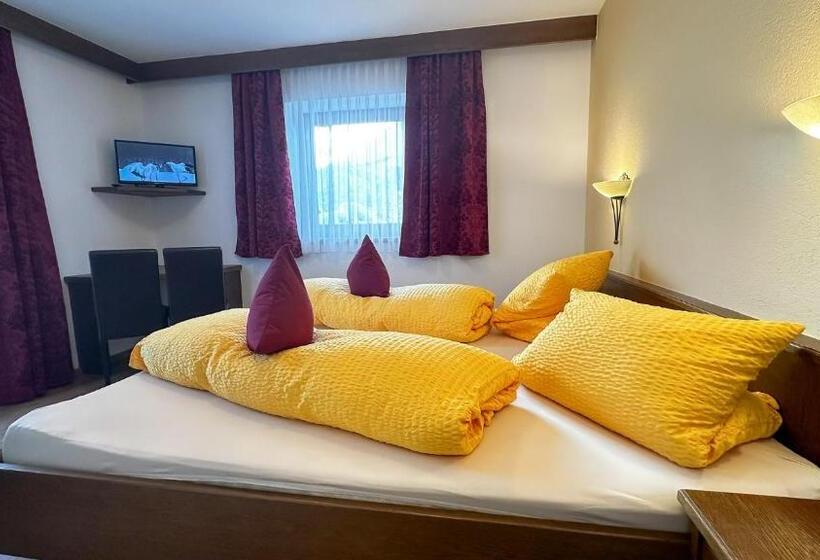 פנסיון Alte Schmiede