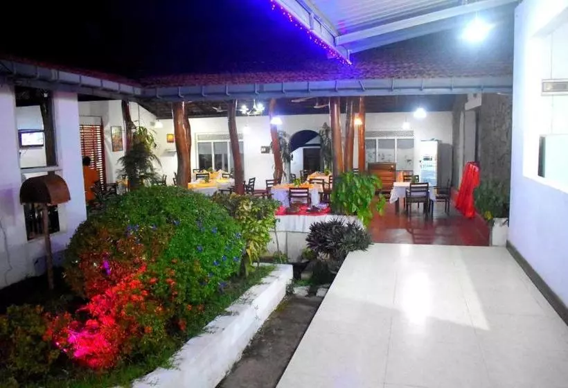 پانسیون Iora Resort Habarana