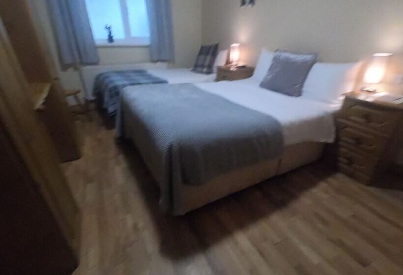 Пансион The Foggy Dew Inn