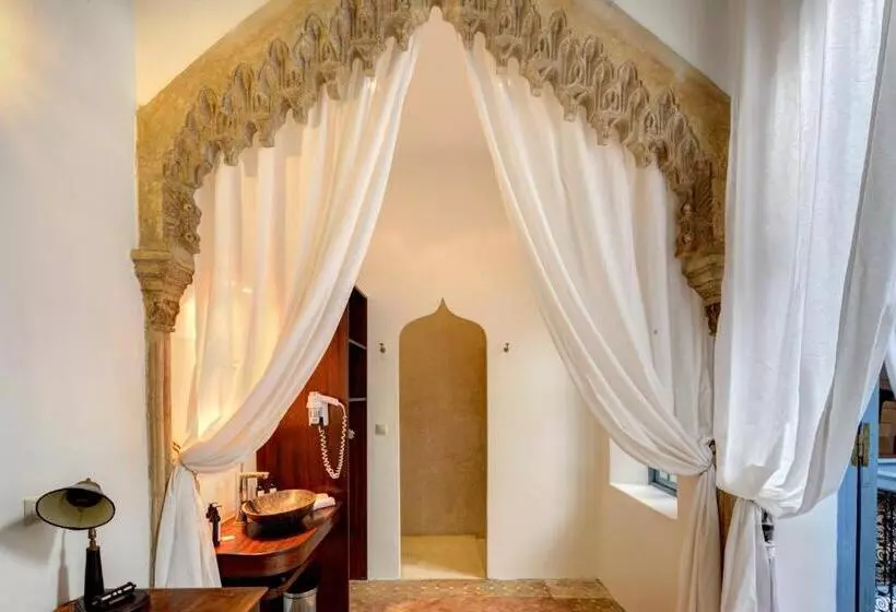Riad Amaris
