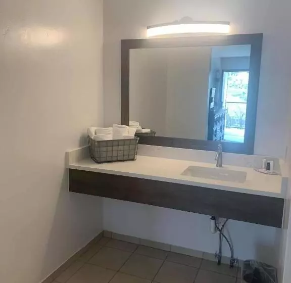 Retkeilymaja Hanging Lake Inn