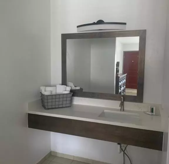 Retkeilymaja Hanging Lake Inn