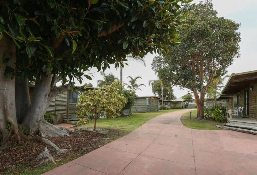 Lazy Acre Log Cabins