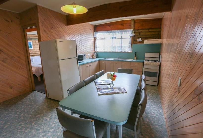 Lazy Acre Log Cabins