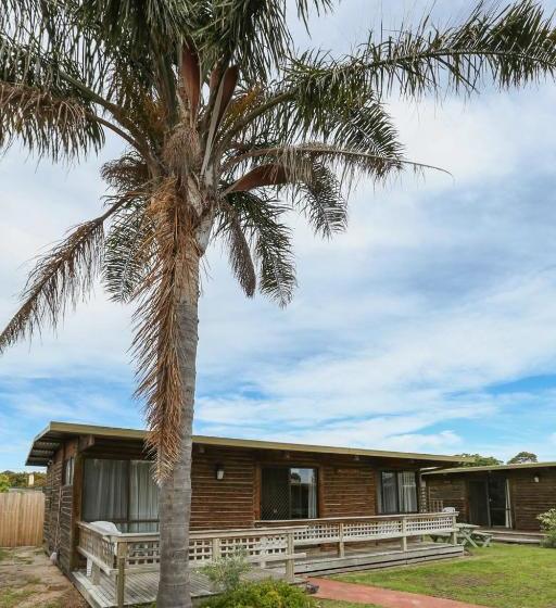 Lazy Acre Log Cabins