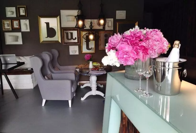 ペンション Butik Design Rooms