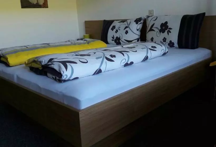 ペンション Gasthof Hirschen