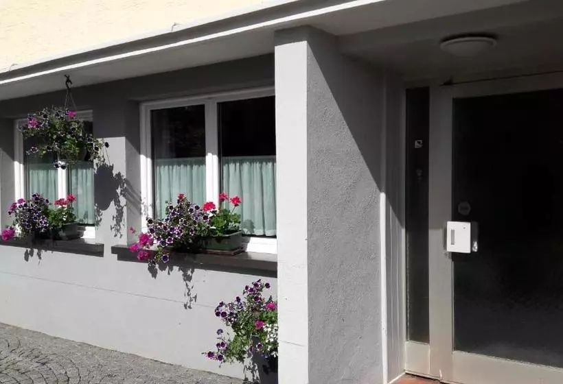 ペンション Gasthof Hirschen