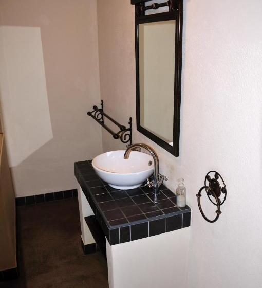 پانسیون Hadassa Guest House