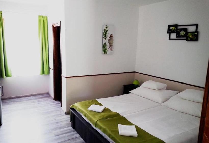 Vén Diófa De Lux Panzió