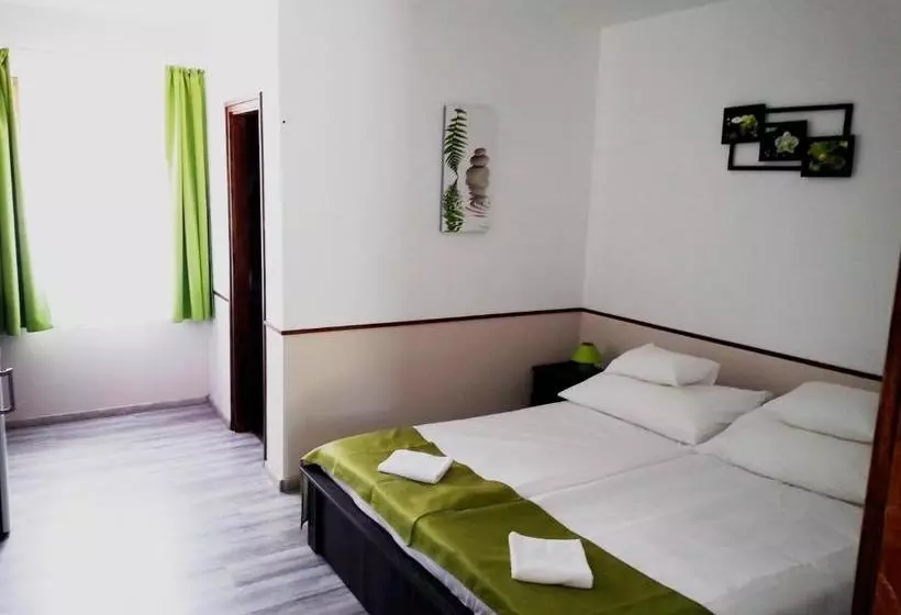 Vén Diófa De Lux Panzió