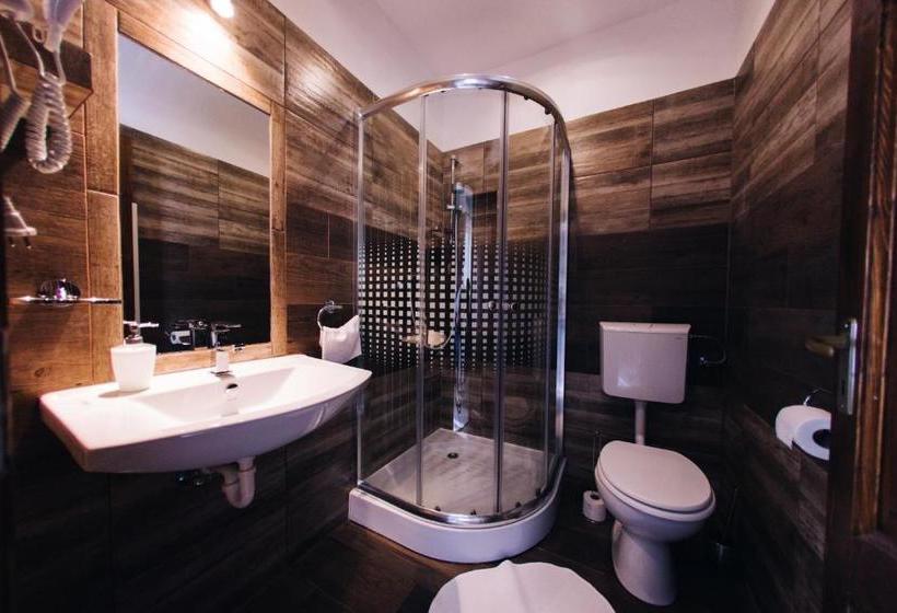 Vén Diófa De Lux Panzió