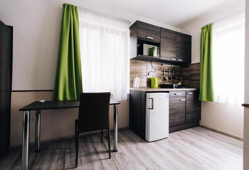 Vén Diófa De Lux Panzió