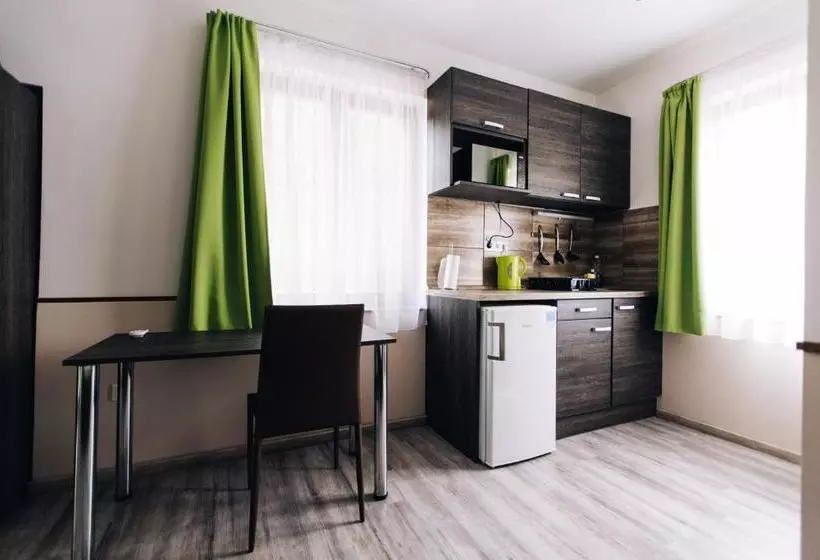 Vén Diófa De Lux Panzió