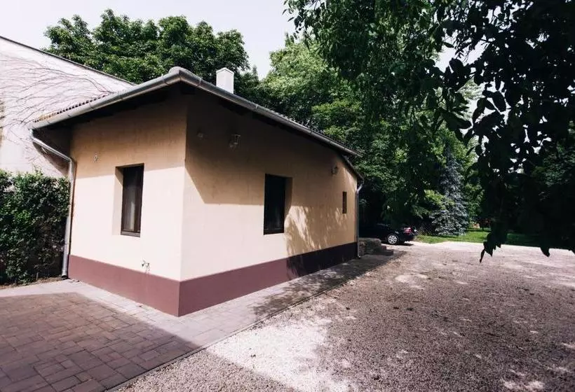 Vén Diófa De Lux Panzió