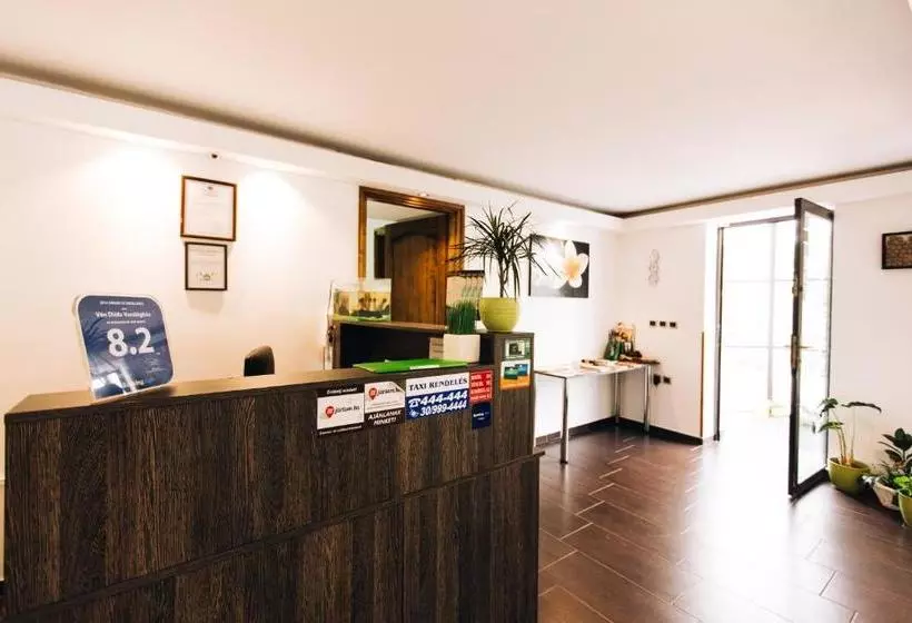 Vén Diófa De Lux Panzió