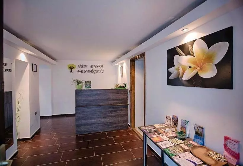 Vén Diófa De Lux Panzió