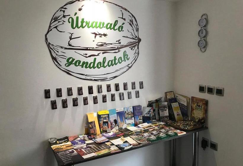 Vén Diófa De Lux Panzió