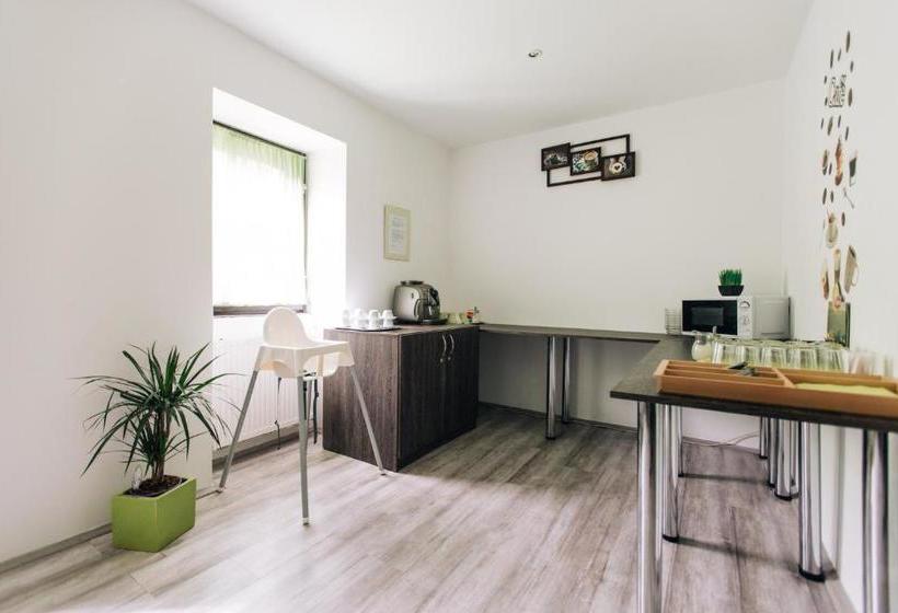 Vén Diófa De Lux Panzió