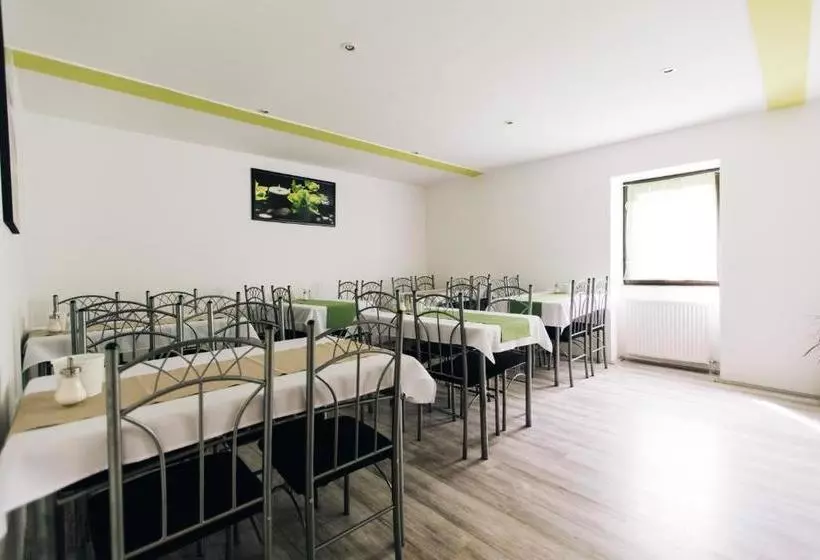 Vén Diófa De Lux Panzió