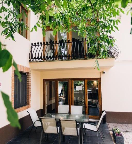 Vén Diófa De Lux Panzió