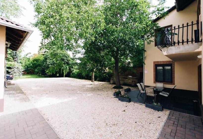 Vén Diófa De Lux Panzió