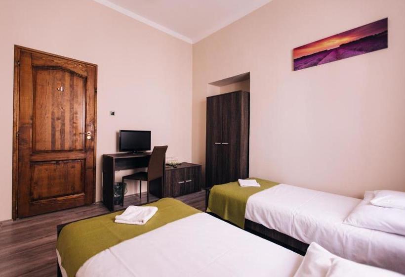 Vén Diófa De Lux Panzió