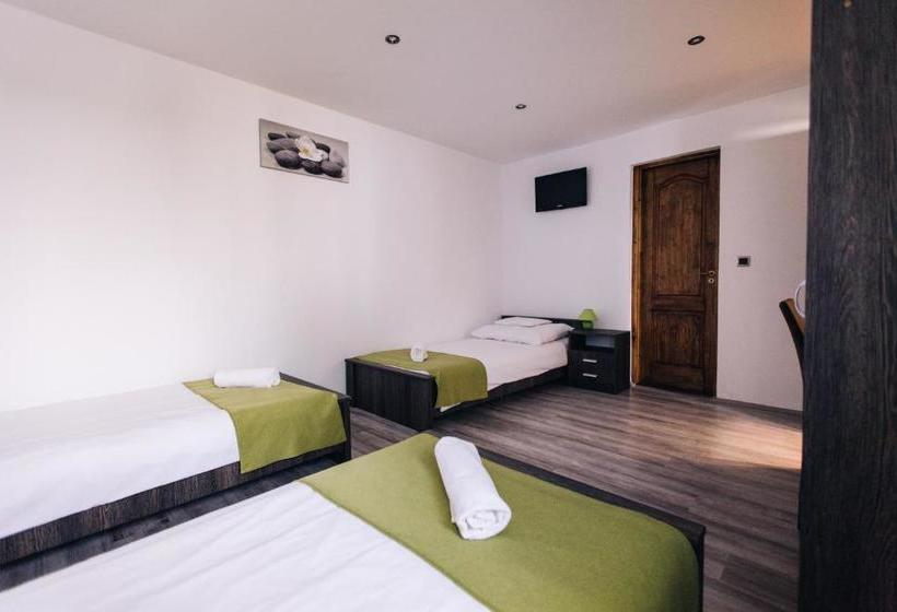 Vén Diófa De Lux Panzió