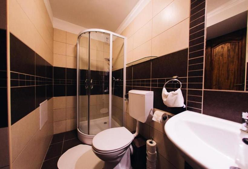 Vén Diófa De Lux Panzió