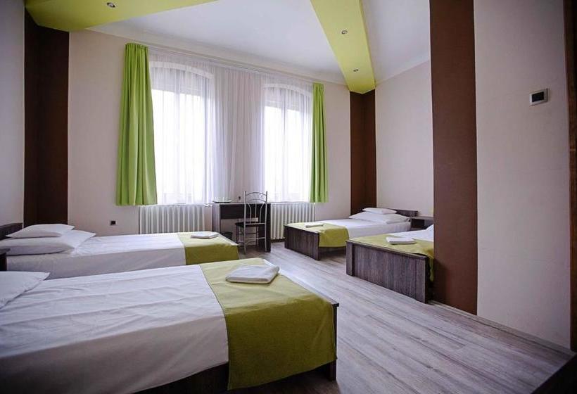 Vén Diófa De Lux Panzió