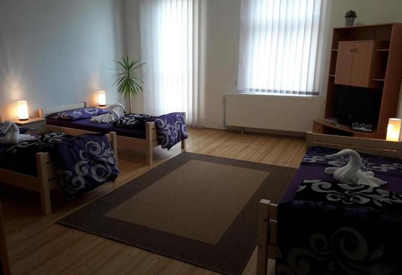 펜션 Excalibur Penzion A Restaurace