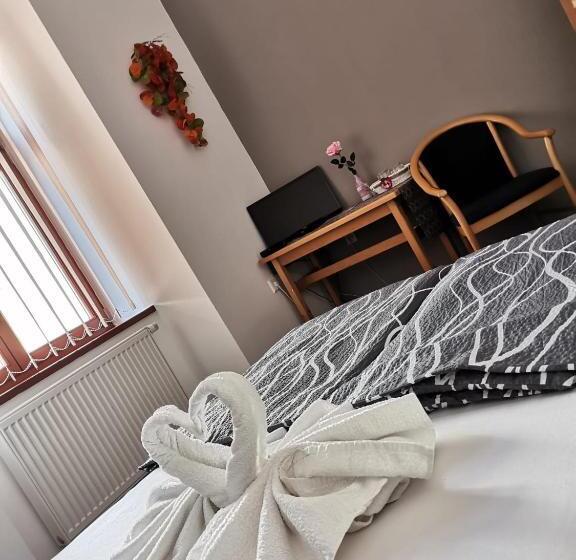 펜션 Excalibur Penzion A Restaurace