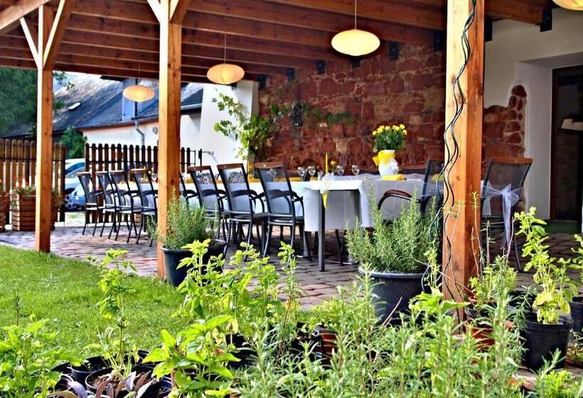 펜션 Excalibur Penzion A Restaurace