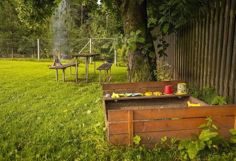 Majatalo Guesthouse Cyprian