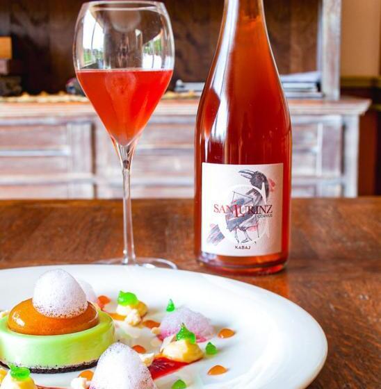 پانسیون Kabaj Wine & Dine