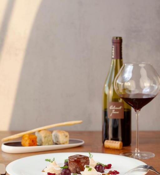 پانسیون Kabaj Wine & Dine