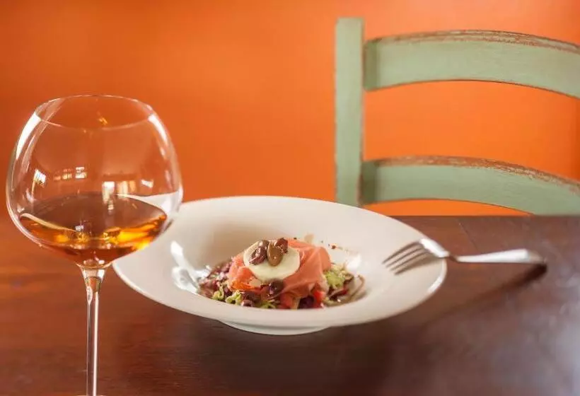 پانسیون Kabaj Wine & Dine