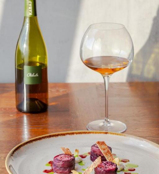 پانسیون Kabaj Wine & Dine