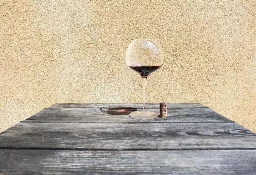 پانسیون Kabaj Wine & Dine