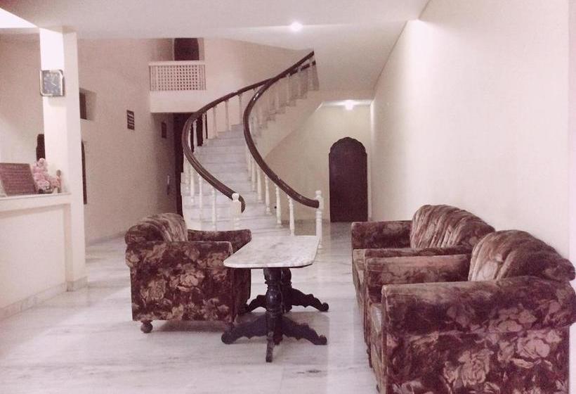 پانسیون Marble Palace