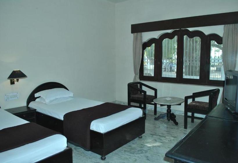 پانسیون Marble Palace