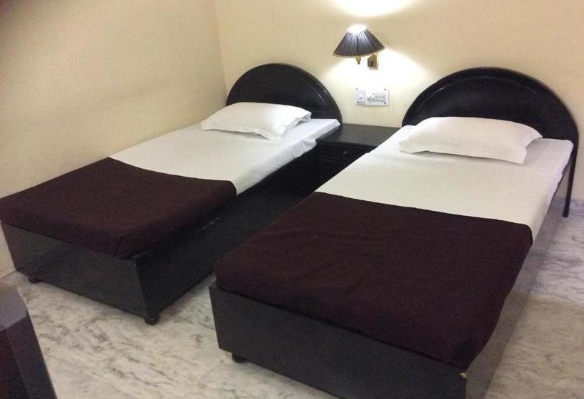 پانسیون Marble Palace