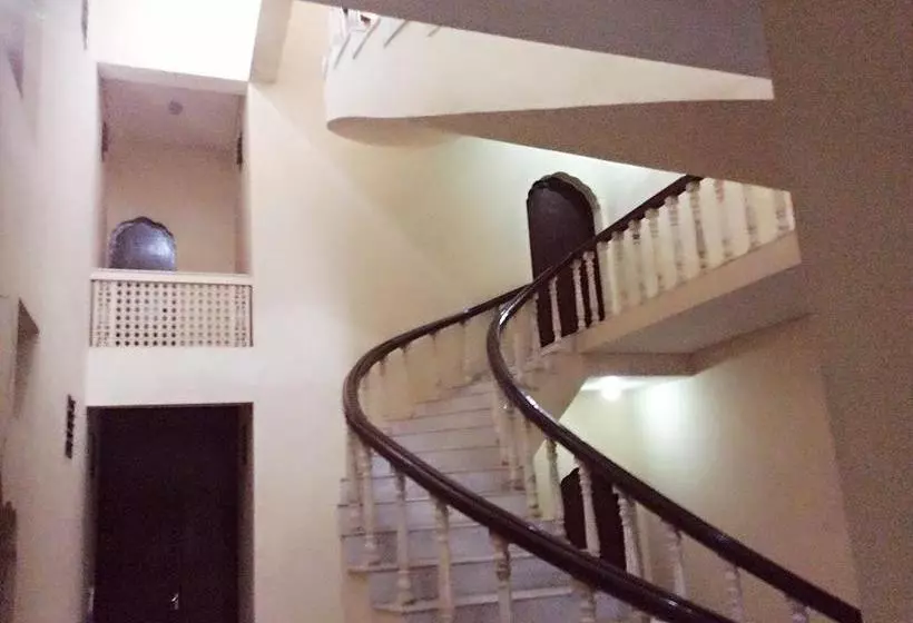 ペンション Marble Palace