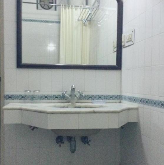 پانسیون Marble Palace